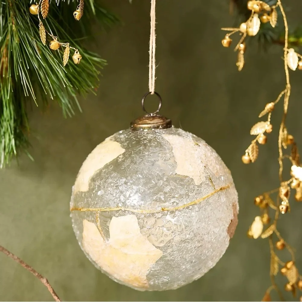 NWT Anthropologie/Terrain Pressed Leaves Glass Globe Ornament 5.6”